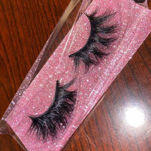 Lashes - Picture 1 of 1